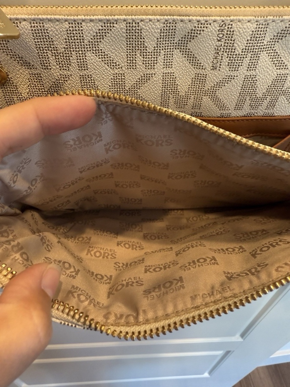 Authentic Michael Kors Fulton Double Zip Crossbody Cream Monogram - Picture 9 of 9
